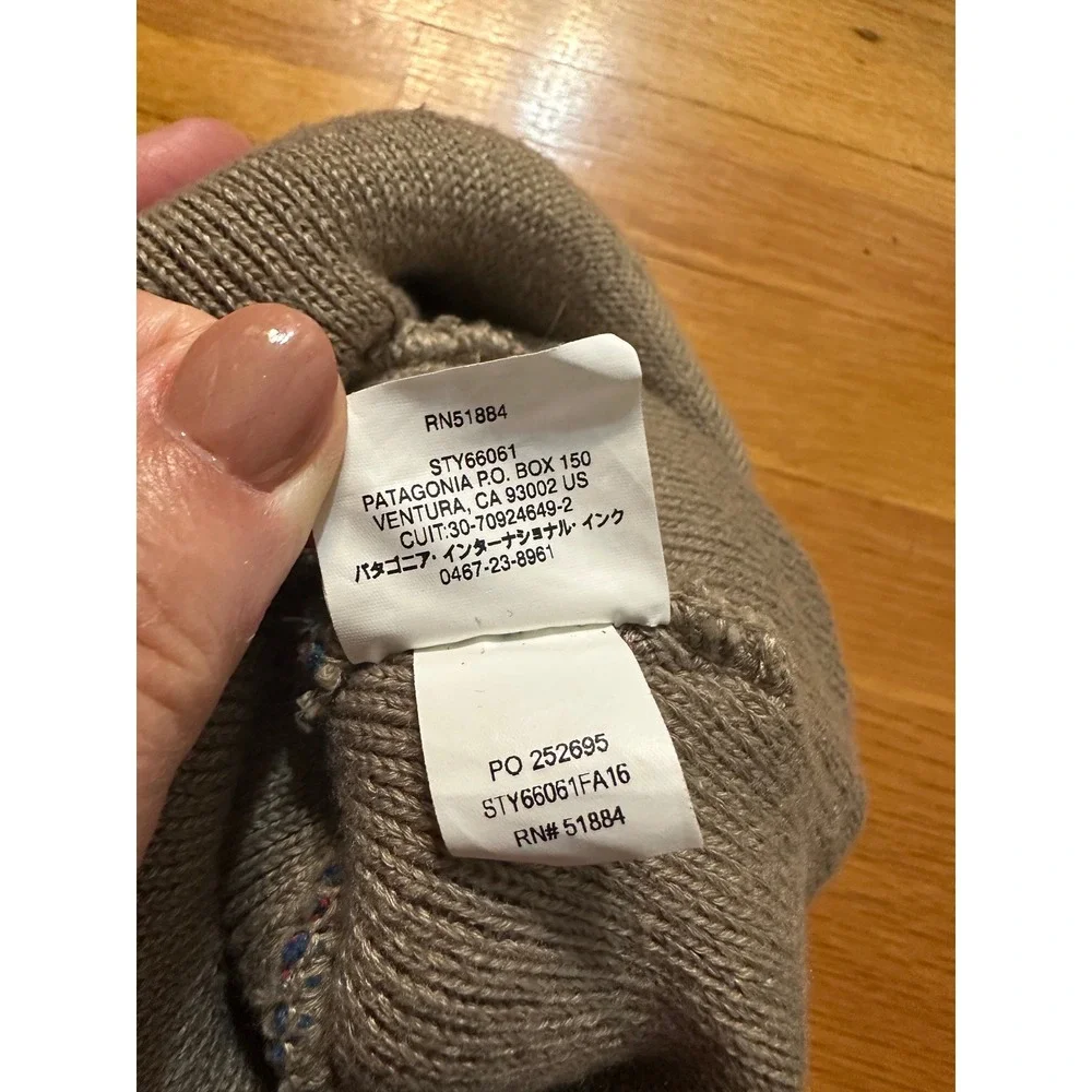 Patagonia Kids Powder Town Beanie Pom Pom Knit Hat FA16 Style 66061 Blue Tan